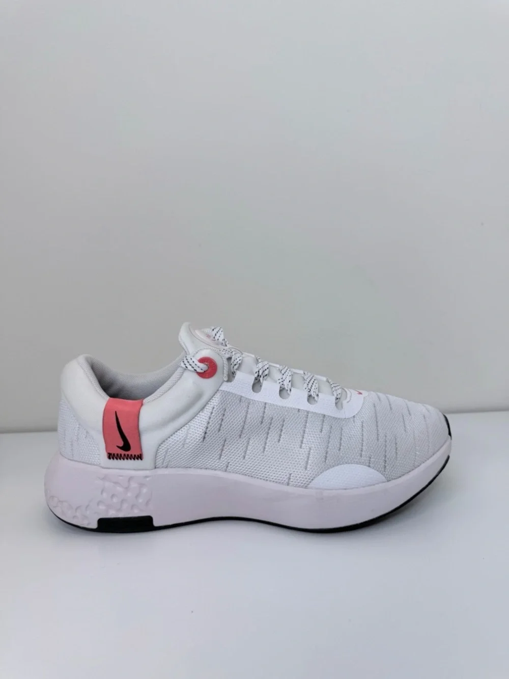 Nike Wmns Renew Serenity Run 'White Magic Ember' gym running streetwear